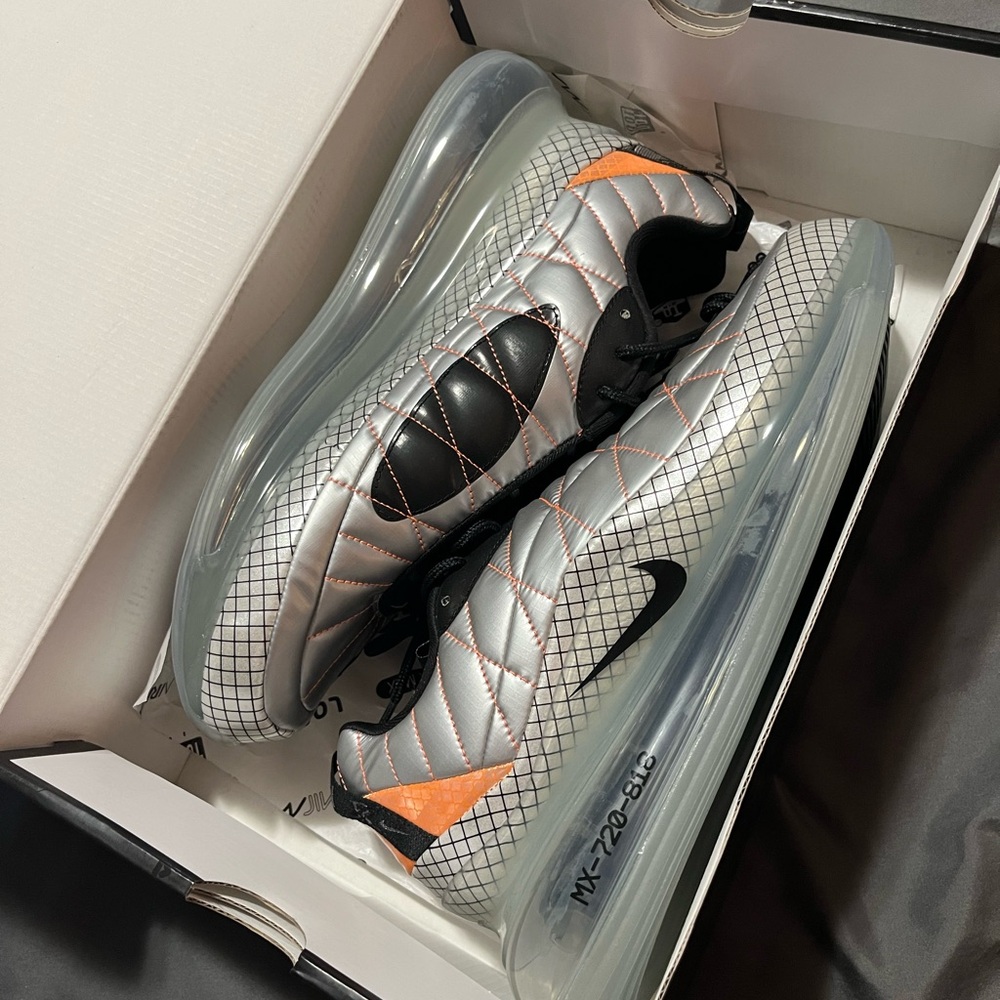 Men’s size 10 Nike air 720